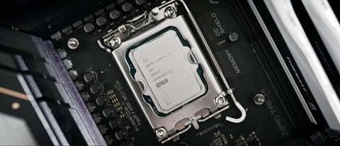 Procesador Intel Core Ultra 5 225 IN-BX80768225 instalado en socket LGA1851