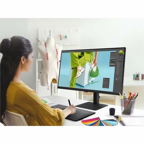 Monitor LED Samsung ViewFinity S7 S27D700EAL 27" Class 4K UHD - 16:9 - Negro - 68.6cm (27") Viewable - Tecnología conmutación en el mismo plano (In-plane Switching, IPS) - LED Retroiluminación - SMART BUSINESS